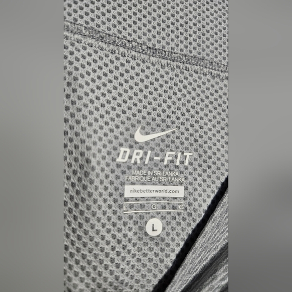 Nike Men's Light Gray Long Sleeve Tee - Picture 4 of 4